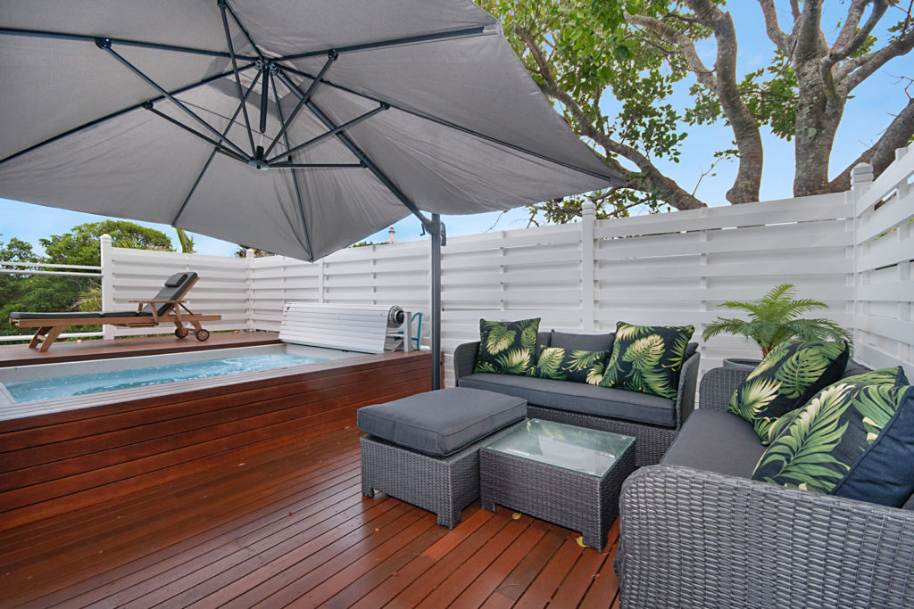 Cherie-Barber_Renovating-For-Profit_GET-THE-LOOK-Cherie-Barbers-Byron-Bay-Holiday-Home_Spa-After