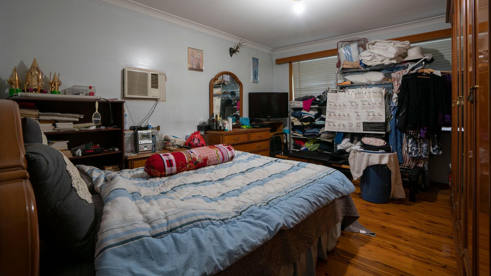 bedroom pre renovation